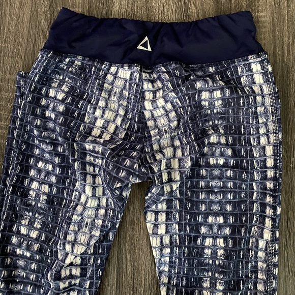 PrismSport Blue Snakeskin Leggings M - Picture 3 of 6